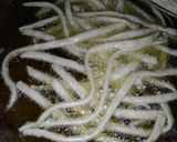 Foto langkah ke 5 dari resep 51. Stik Bawang Ekonomis, Renyah & Gurih.