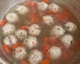 Foto langkah ke 7 dari resep Mushroom Ball Soup.