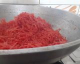 A picture of step 2 of Gajjar ka halwa.