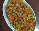 A picture of step 8 of Carrot Peas Curry.