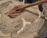 Foto del paso 2 de la receta: Preparar masa para tamales