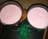 A picture of step 4 of Strawberry shake.