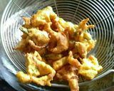 A picture of step 5 of Onion pakoda.