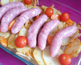 Foto del paso 2 de la receta: Salchichas al horno con patatas
