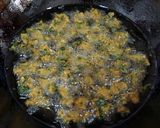 A picture of step 2 of Crispy palak pakoda.