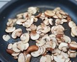Póréhagymás cukkini krémleves, pirított gombával! recept fázis 5 fotója