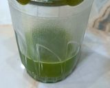 A picture of step 2 of Spinach Green Juice For Glowing Skin and Hair Care.