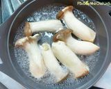 Hình bước làm 2 của món Nấm Đùi Gà Kho 새송이버섯초림(Món Chay)