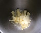 Une image de l'étape 2 de Pâte brisée à la crème et jus de cerise.