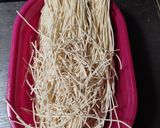 Foto langkah ke 1 dari resep Miso Ramen Topping Enoki Beef.