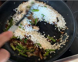 Foto del paso 5 de la receta: Risotto de setas y espárragos verdes con queso de oveja