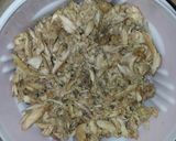 A picture of step 2 of Chicken vegetable macroni kabab.