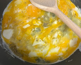Foto del paso 2 de la receta Desayuno completo con huevos revueltos y granola