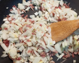 Foto del paso 2 de la receta: Jamoncitos de pollo en salsa de tomate, nata y queso 🍗🧀🍅