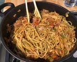 Une image de l'étape 15 de Spaghettis tricolores à la pancetta, poivrons, tomates, champignons et gruyère.
