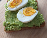 Foto del paso 2 de la receta: Tosta de aguacate y huevo