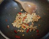 รูปขั้นตอนการทำที่ 2 ของ ข้าวกะเพราไก่ไข่ดาว