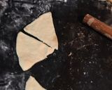 Foto del paso 4 de la receta: Medialunas rellenas con dulce
