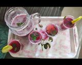 A picture of step 2 of Pomegranate Mint margarita.
