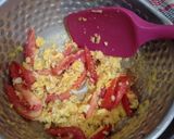 Foto langkah ke 3 dari resep Indomie Goreng Tomat.
