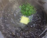 รูปขั้นตอนการทำที่ 4 ของ ริซอตโต้หมึกดำ Squid ink resotto
