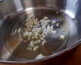 Foto del passaggio 2 della ricetta Risotto parmigiano e noci