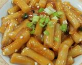 Foto langkah ke 9 dari resep Topokki Asam Manis.