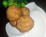 A picture of step 6 of Egg roll.