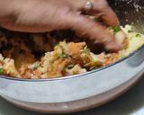 A picture of step 4 of Aloo paratha.