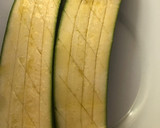Foto del paso 2 de la receta: Calabacín relleno con queso de cabra