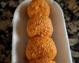 A picture of step 8 of Til gur ke ladoo.