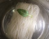 Foto del paso 1 de la receta: Fideos con albahaca, tomate y champiñones