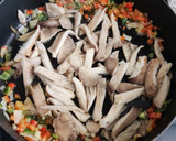 Foto del paso 3 de la receta: Arroz con carrilleras, setas y espárragos (de aprovechamiento)