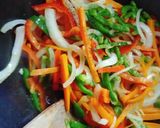 Foto del paso 2 de la receta: Pasta china con pollo, vegetales y salsa de soja. Súper fácil !!