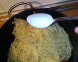 Foto del paso 4 de la receta: Fideos orientales tres delicias