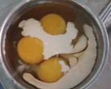 รูปขั้นตอนการทำที่ 3 ของ Fried tortilla with Scrambled Eggs ตอติญ่าทอดไส้ไข่คน