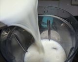 A picture of step 2 of Cheekoo shake.