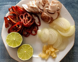 Foto del paso 1 de la receta: Lomos de merluza en salsa de lima y vino blanco