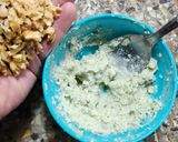 Foto del paso 7 de la receta: Muslitos de pollo deshuesados, rellenos de roquefort y nuez