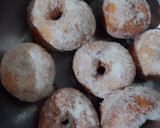 Foto del paso 14 de la receta: Bolas de fraile o rosquilla si le hacemos un agujerito