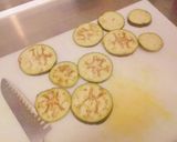 Foto del paso 1 de la receta Milhojas de berenjena y sobrasada con miel