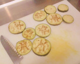 Foto del paso 1 de la receta: Milhojas de berenjena y sobrasada con miel