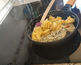 Foto del paso 12 de la receta: Tortellinis en salsa con tomate y espinacas