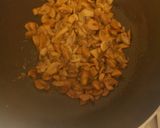 A picture of step 1 of Mushroom in spinach.