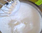 Áfonyás diós piskóta tojásfehérjéből recept fázis 1 fotója