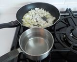 Foto del paso 8 de la receta Arroz con espárragos trigueros y espinacas