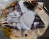 Foto langkah ke 4 dari resep Kepala Ikan Kuah Santan Bumbu Iris.
