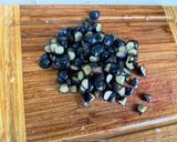 Une image de l'étape 10 de Salade d’ananas aux fraises, raisin et myrtilles.