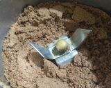 A picture of step 1 of Chocolate flower tart.