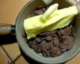 Une image de l'étape 1 de Gâteau chocolat au lait et cacahouètes grillées, salées.